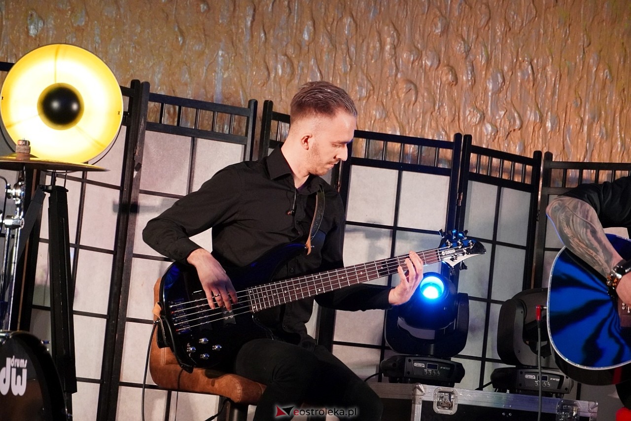 Koncert Krisu z okazji Dnia Kobiet w Czerwinie [15.03.2025] - zdjęcie #18 - eOstroleka.pl