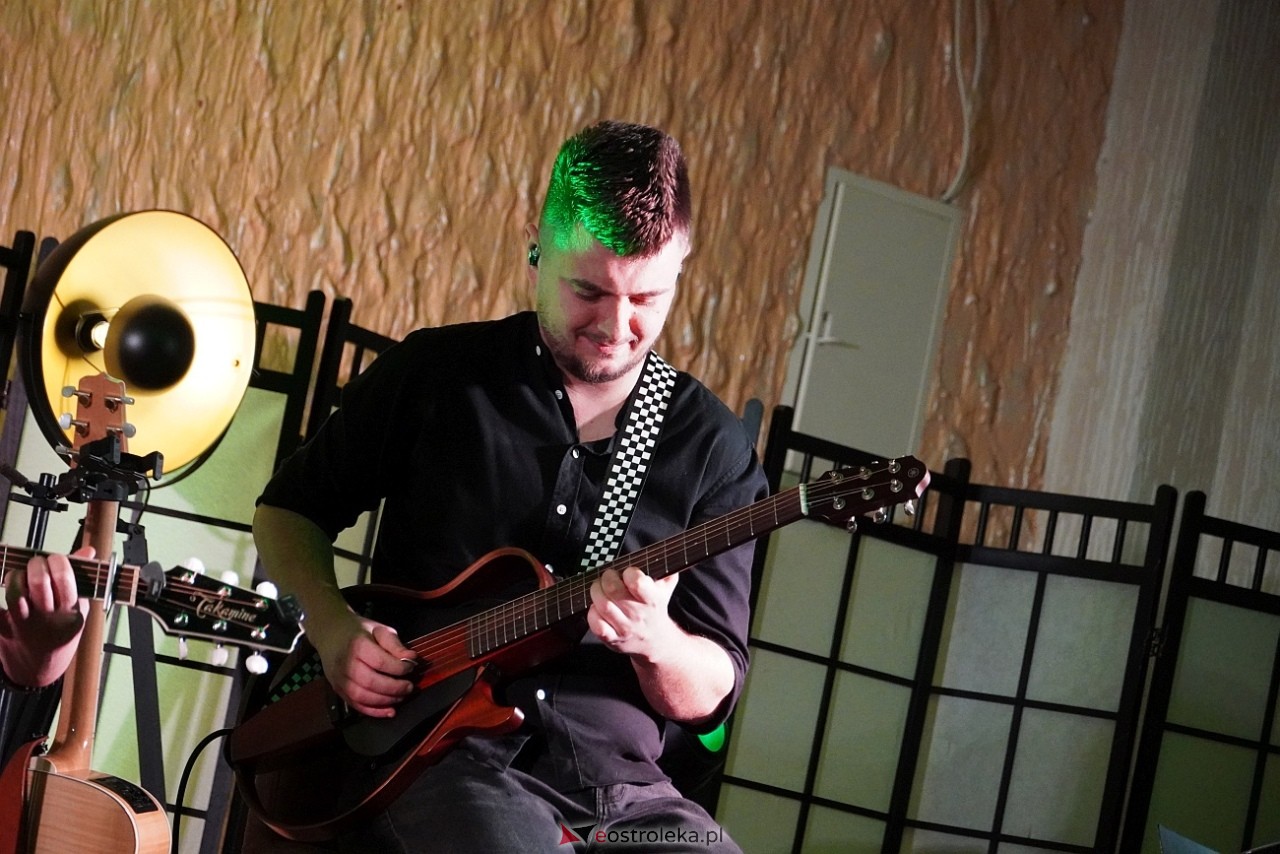 Koncert Krisu z okazji Dnia Kobiet w Czerwinie [15.03.2025] - zdjęcie #17 - eOstroleka.pl