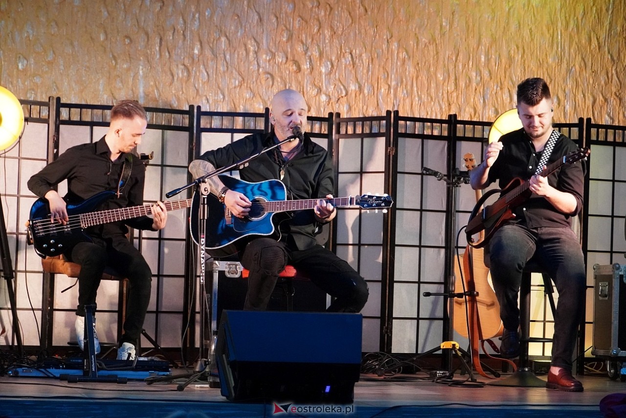 Koncert Krisu z okazji Dnia Kobiet w Czerwinie [15.03.2025] - zdjęcie #15 - eOstroleka.pl