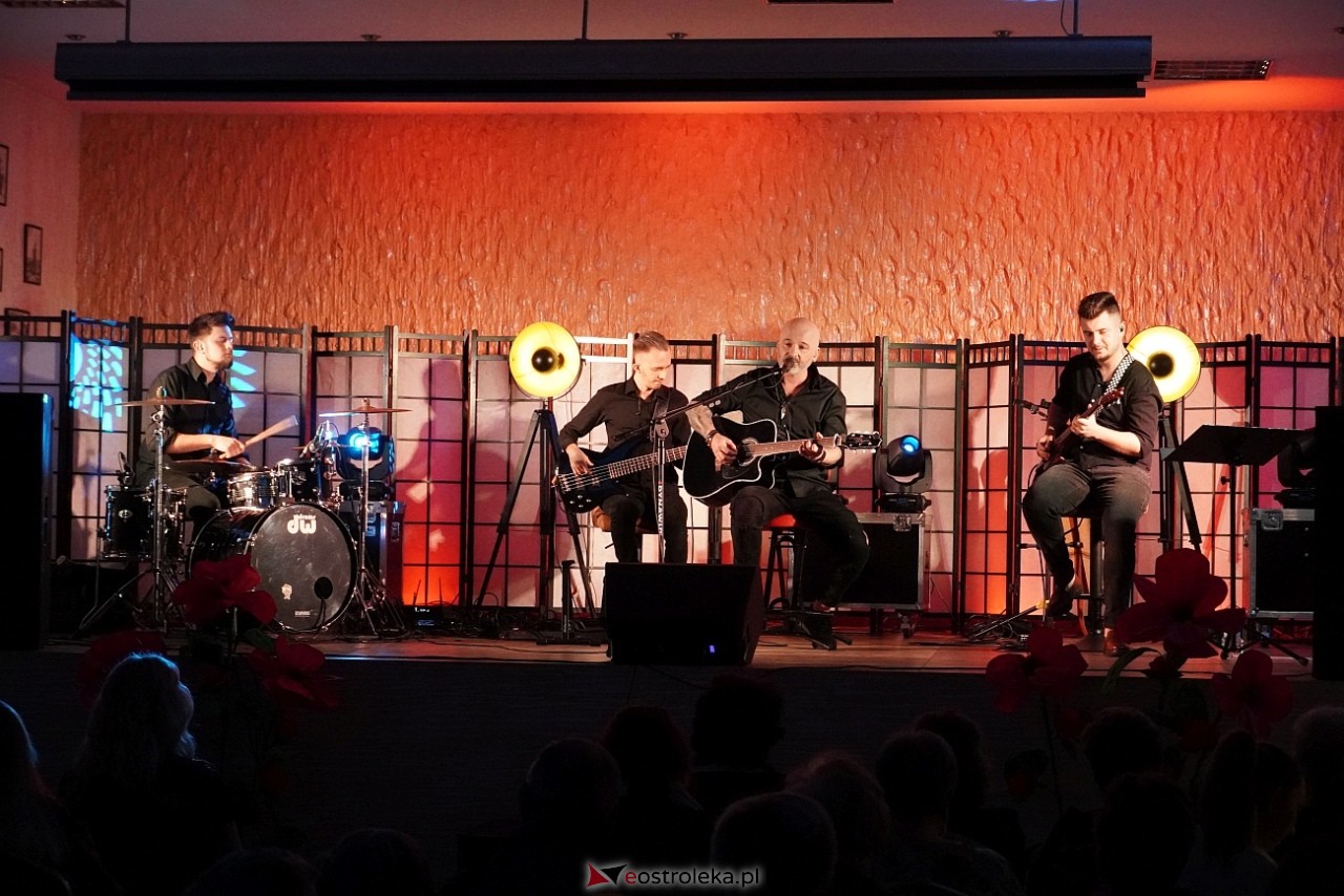 Koncert Krisu z okazji Dnia Kobiet w Czerwinie [15.03.2025] - zdjęcie #13 - eOstroleka.pl
