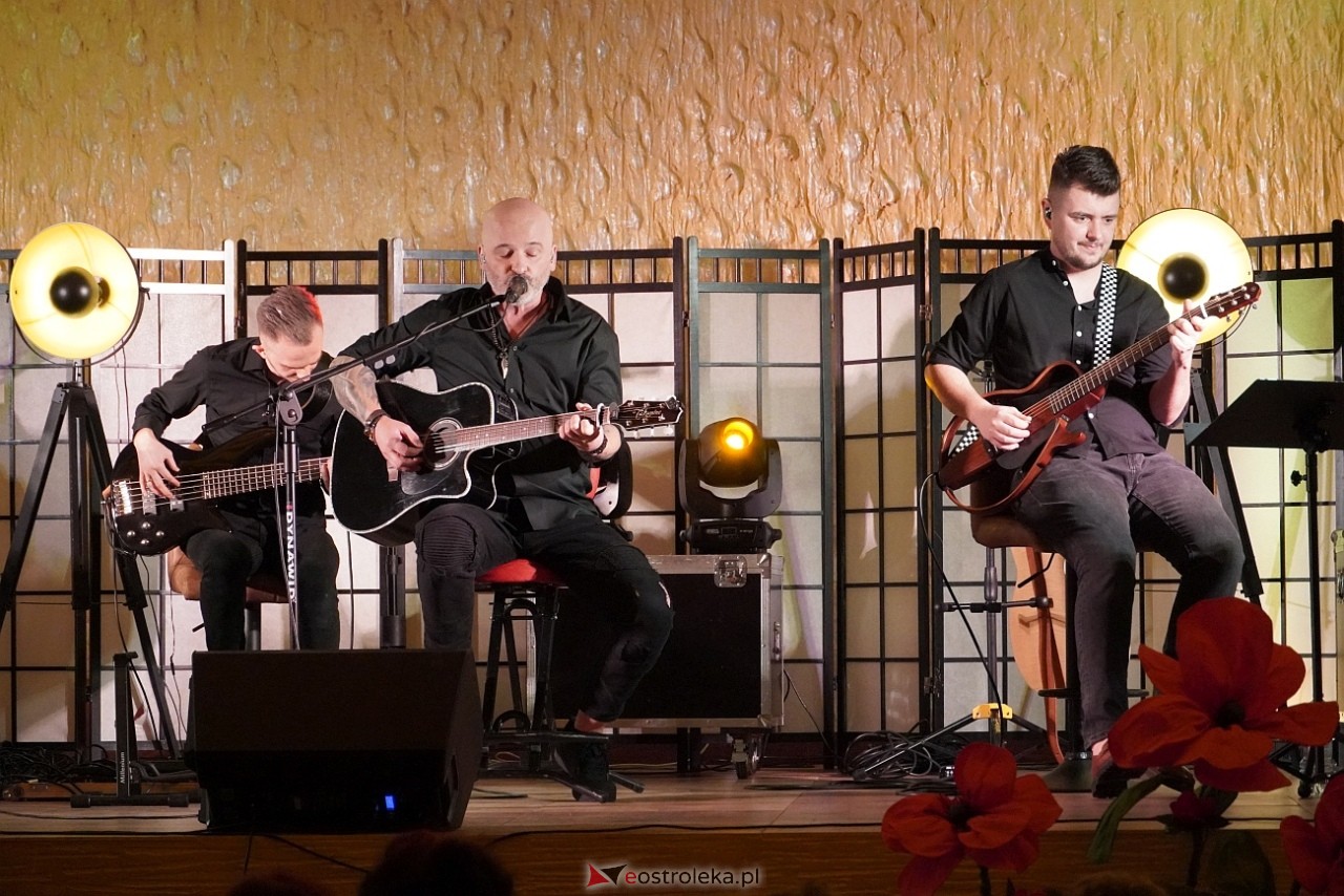 Koncert Krisu z okazji Dnia Kobiet w Czerwinie [15.03.2025] - zdjęcie #10 - eOstroleka.pl