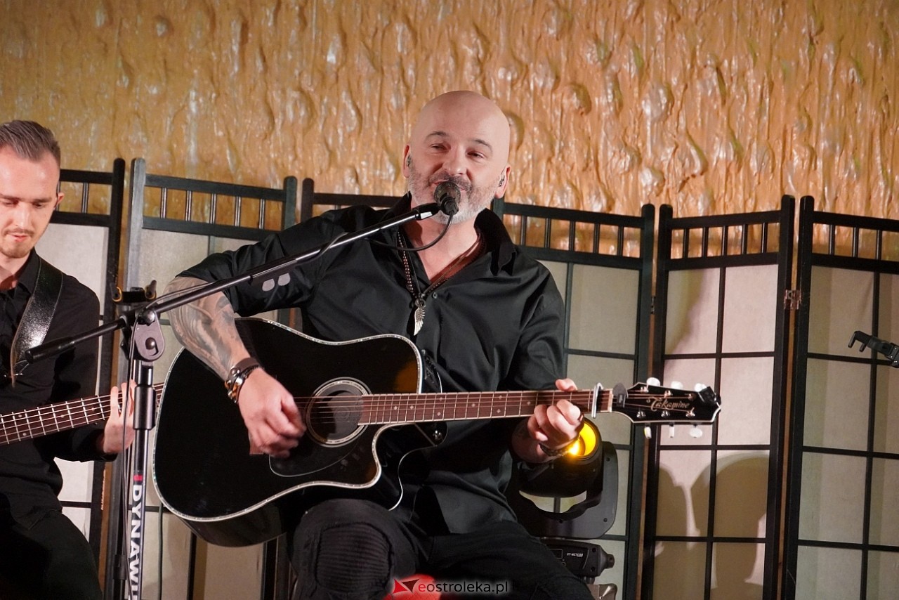 Koncert Krisu z okazji Dnia Kobiet w Czerwinie [15.03.2025] - zdjęcie #9 - eOstroleka.pl