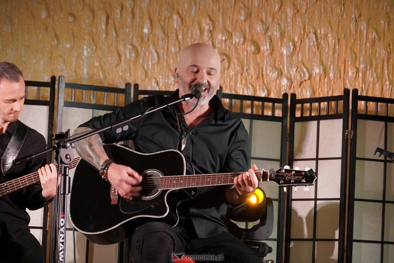 Koncert Krisu z okazji Dnia Kobiet w Czerwinie [15.03.2025] - zdjęcie #8 - eOstroleka.pl