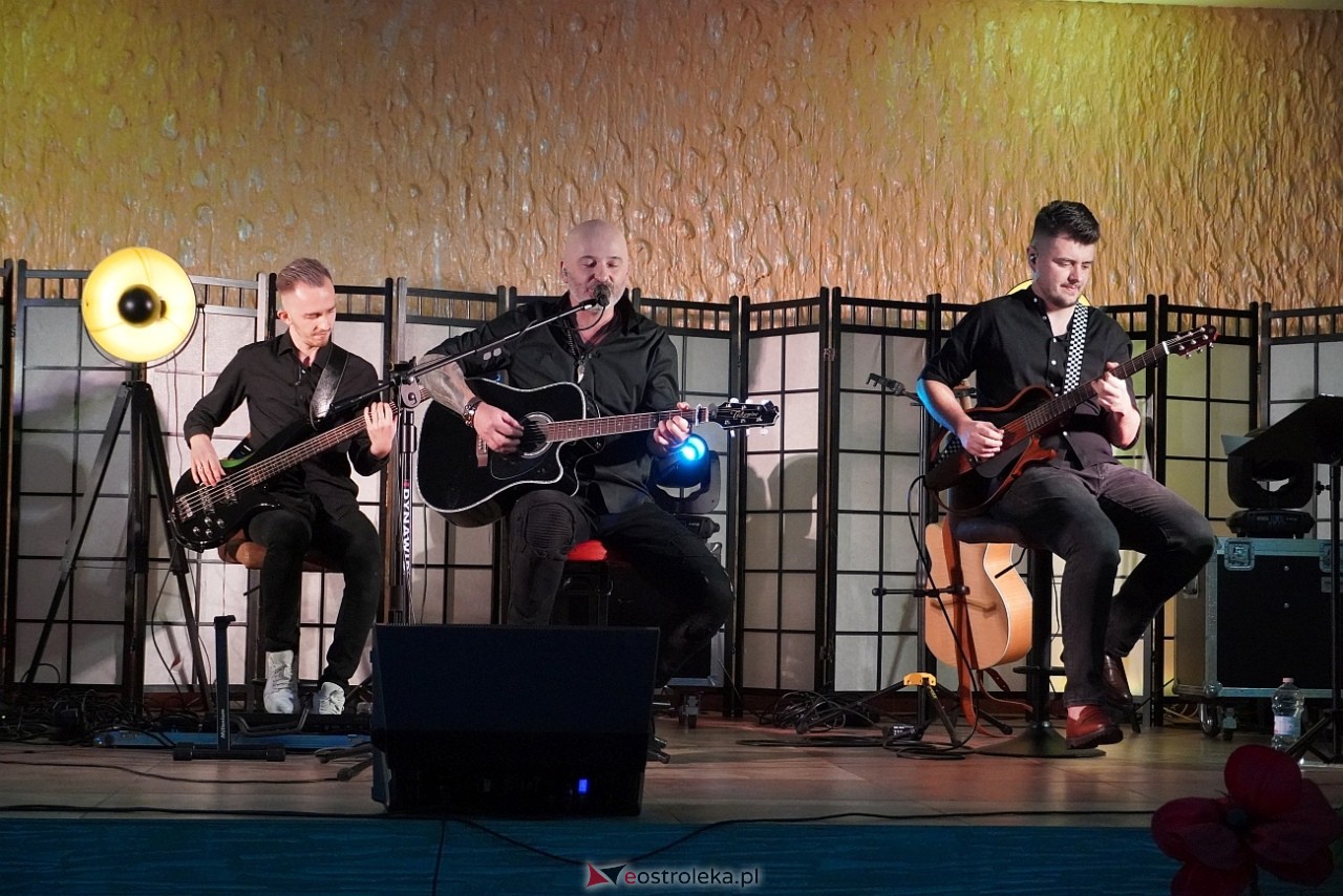 Koncert Krisu z okazji Dnia Kobiet w Czerwinie [15.03.2025] - zdjęcie #7 - eOstroleka.pl