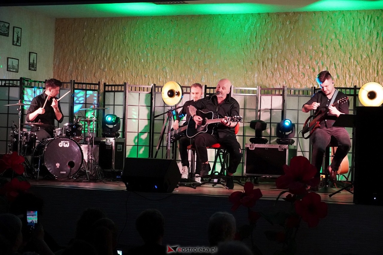 Koncert Krisu z okazji Dnia Kobiet w Czerwinie [15.03.2025] - zdjęcie #6 - eOstroleka.pl