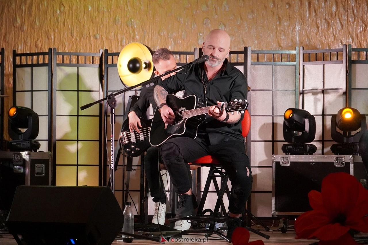 Koncert Krisu z okazji Dnia Kobiet w Czerwinie [15.03.2025] - zdjęcie #5 - eOstroleka.pl