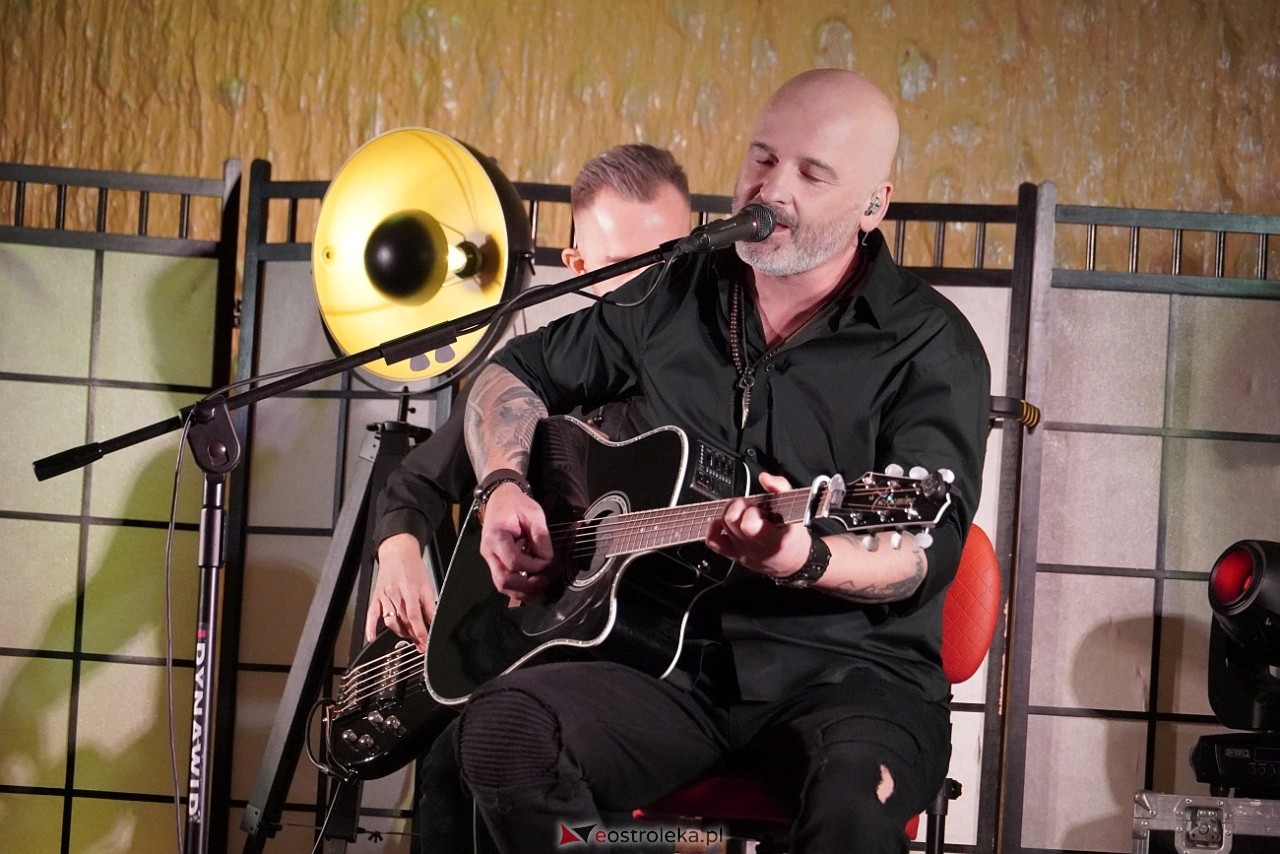 Koncert Krisu z okazji Dnia Kobiet w Czerwinie [15.03.2025] - zdjęcie #4 - eOstroleka.pl