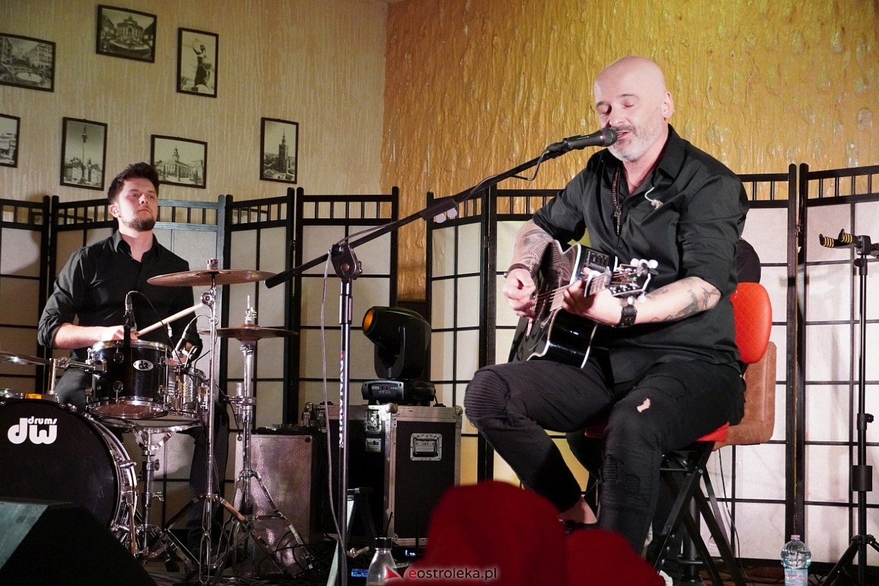 Koncert Krisu z okazji Dnia Kobiet w Czerwinie [15.03.2025] - zdjęcie #3 - eOstroleka.pl