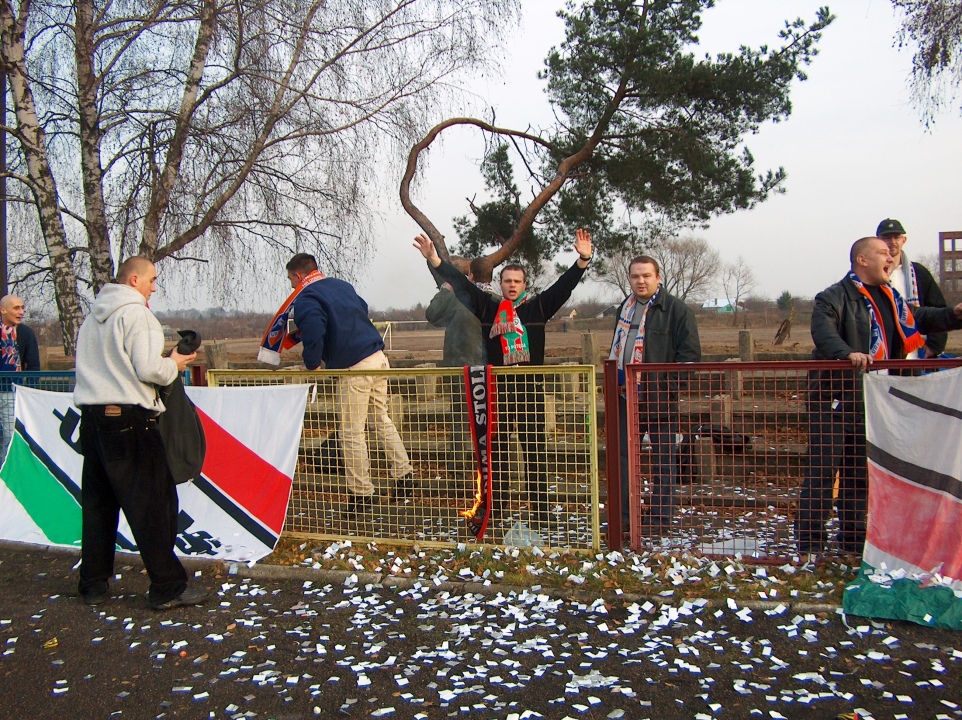 Narew Ostrołęka - Ursus Warszawa [22.11.2003] - zdjęcie #8 - eOstroleka.pl