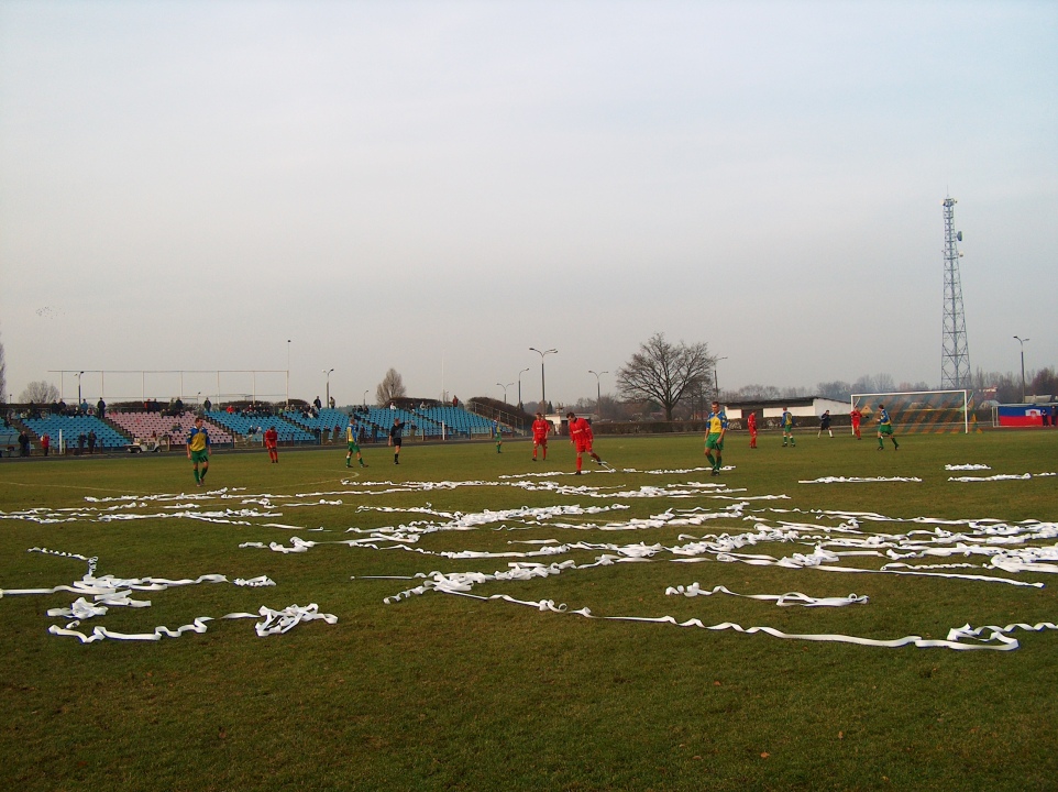 Narew Ostrołęka - Ursus Warszawa [22.11.2003] - zdjęcie #6 - eOstroleka.pl