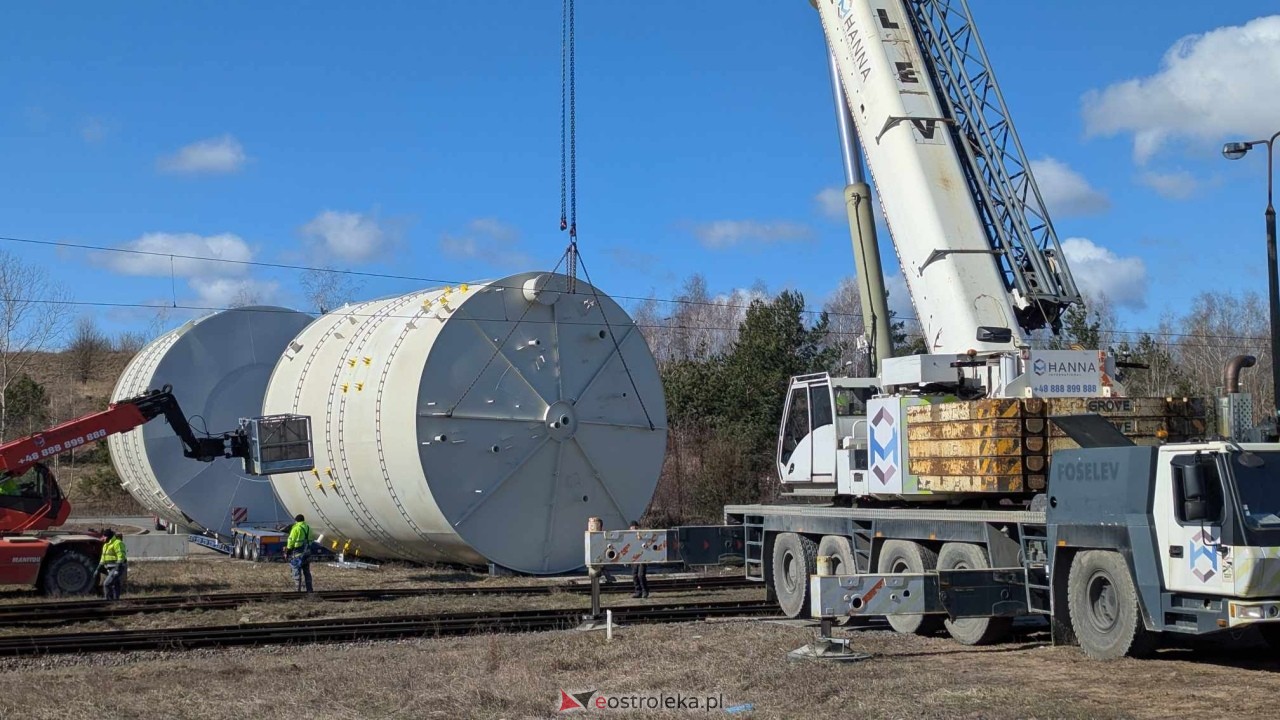 Transport ogromnych zbiornikiów do CCGT w Ostrołece [17.03.2025] - zdjęcie #24 - eOstroleka.pl