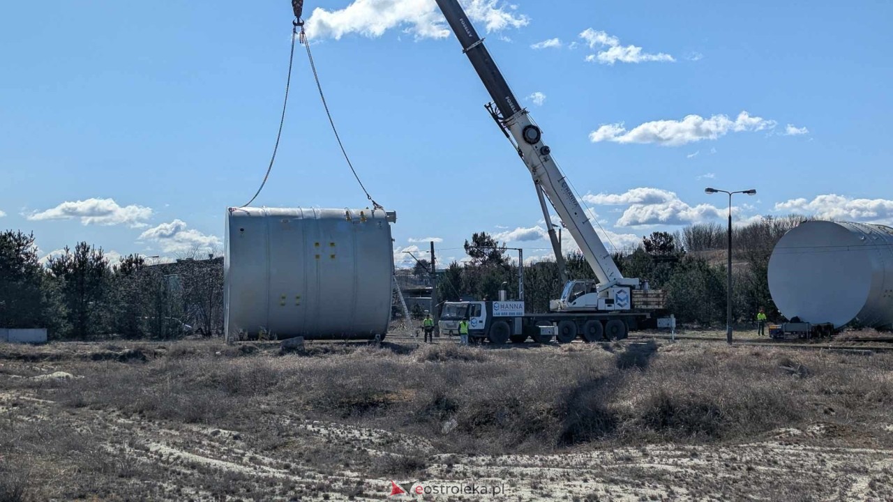 Transport ogromnych zbiornikiów do CCGT w Ostrołece [17.03.2025] - zdjęcie #20 - eOstroleka.pl