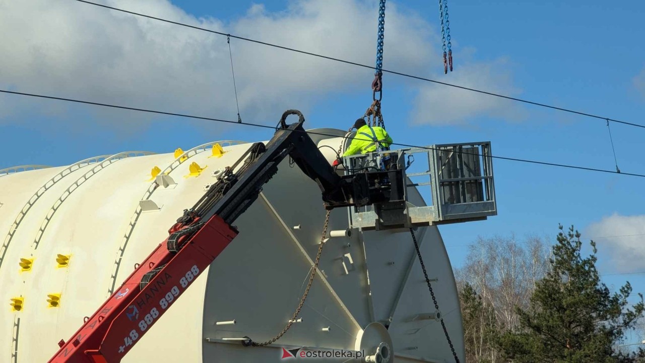 Transport ogromnych zbiornikiów do CCGT w Ostrołece [17.03.2025] - zdjęcie #19 - eOstroleka.pl