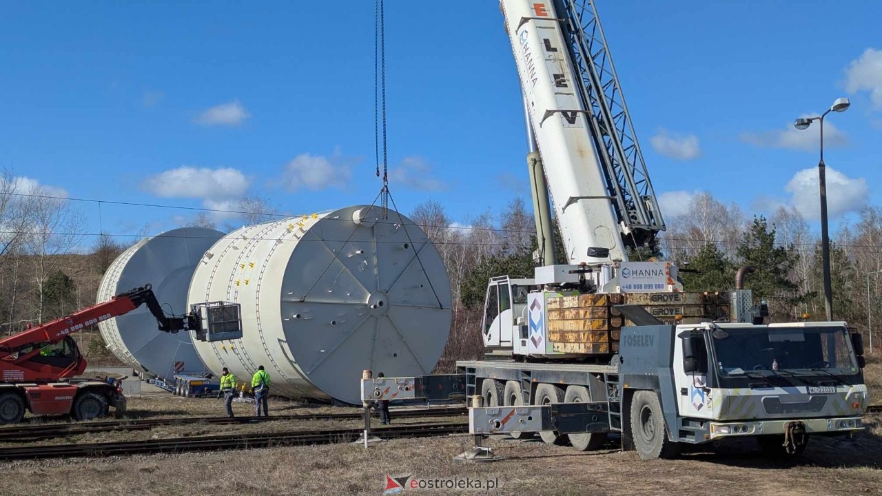 Transport ogromnych zbiornikiów do CCGT w Ostrołece [17.03.2025] - zdjęcie #18 - eOstroleka.pl