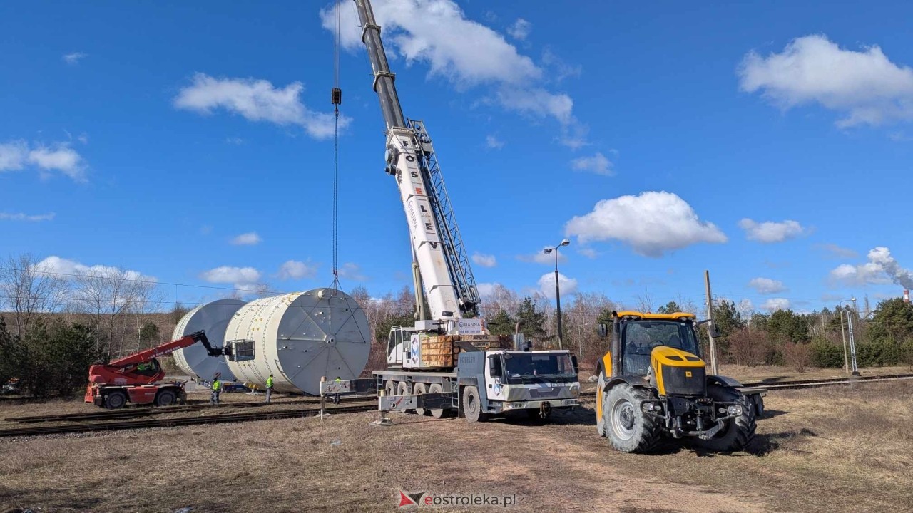 Transport ogromnych zbiornikiów do CCGT w Ostrołece [17.03.2025] - zdjęcie #15 - eOstroleka.pl