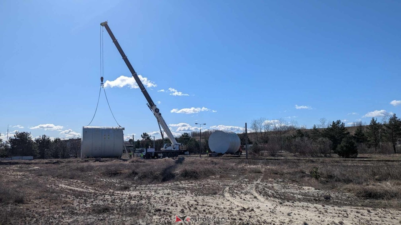 Transport ogromnych zbiornikiów do CCGT w Ostrołece [17.03.2025] - zdjęcie #9 - eOstroleka.pl