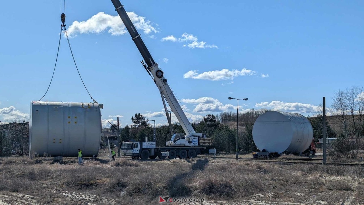Transport ogromnych zbiornikiów do CCGT w Ostrołece [17.03.2025] - zdjęcie #8 - eOstroleka.pl