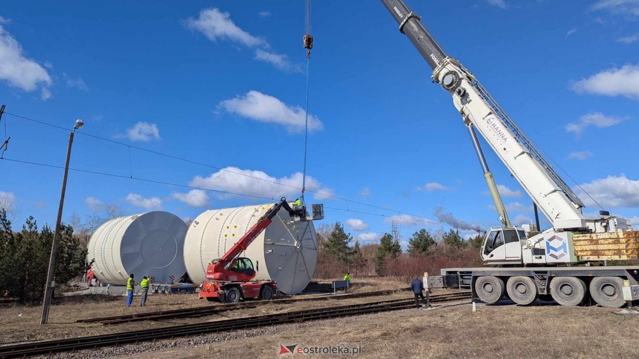 Transport ogromnych zbiornikiów do CCGT w Ostrołece [17.03.2025] - zdjęcie #7 - eOstroleka.pl