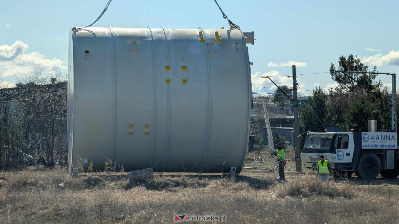 Transport ogromnych zbiornikiów do CCGT w Ostrołece [17.03.2025] - zdjęcie #6 - eOstroleka.pl