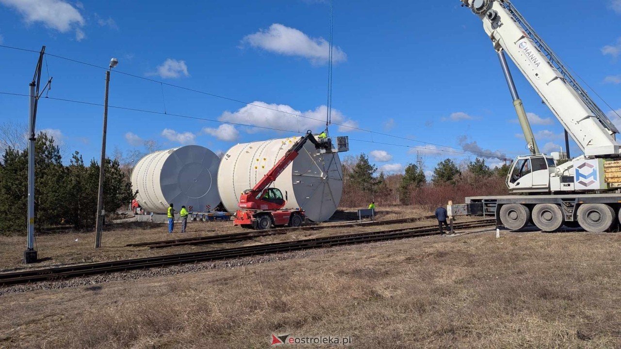 Transport ogromnych zbiornikiów do CCGT w Ostrołece [17.03.2025] - zdjęcie #5 - eOstroleka.pl