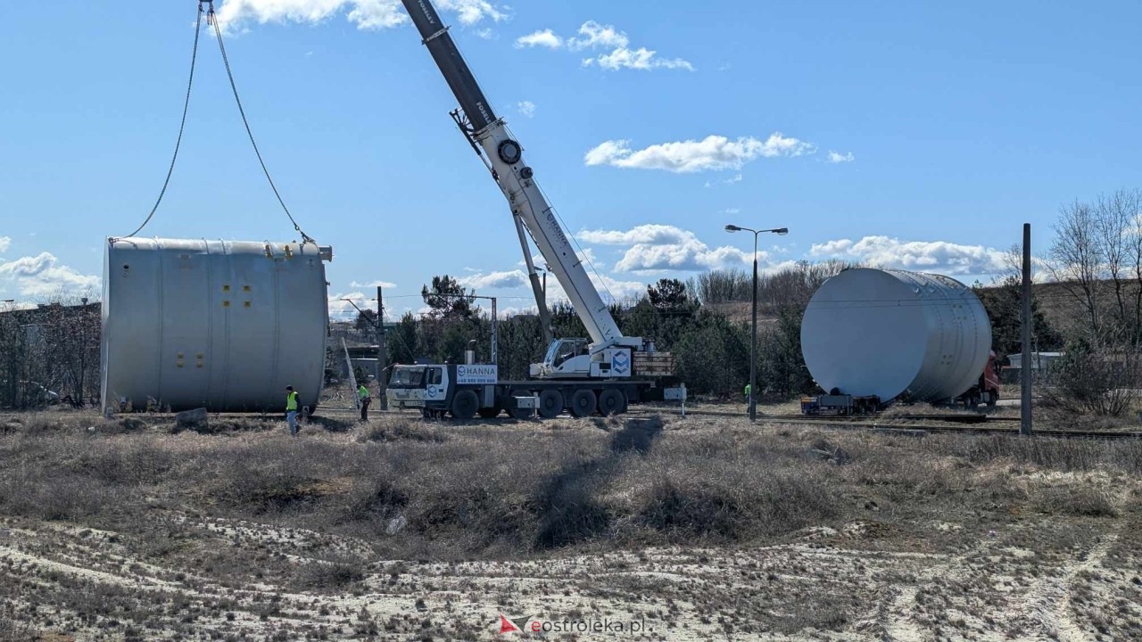 Transport ogromnych zbiornikiów do CCGT w Ostrołece [17.03.2025] - zdjęcie #3 - eOstroleka.pl