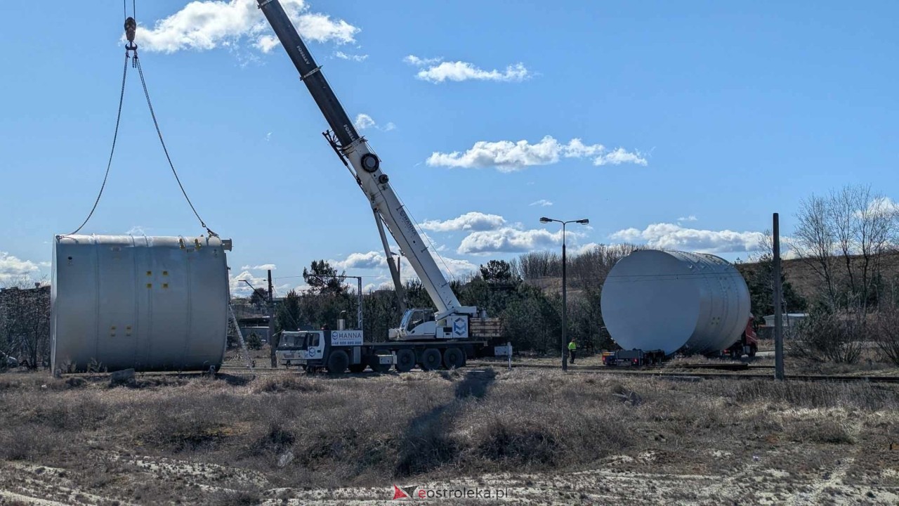 Transport ogromnych zbiornikiów do CCGT w Ostrołece [17.03.2025] - zdjęcie #2 - eOstroleka.pl