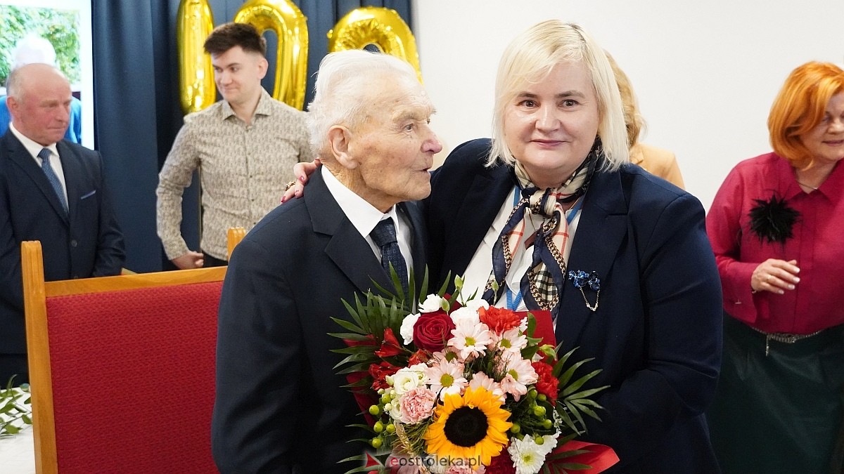 100-ne urodziny Wacława Żebrowskiego z gminy Olszewo-Borki [17.03.2025] - zdjęcie #20 - eOstroleka.pl