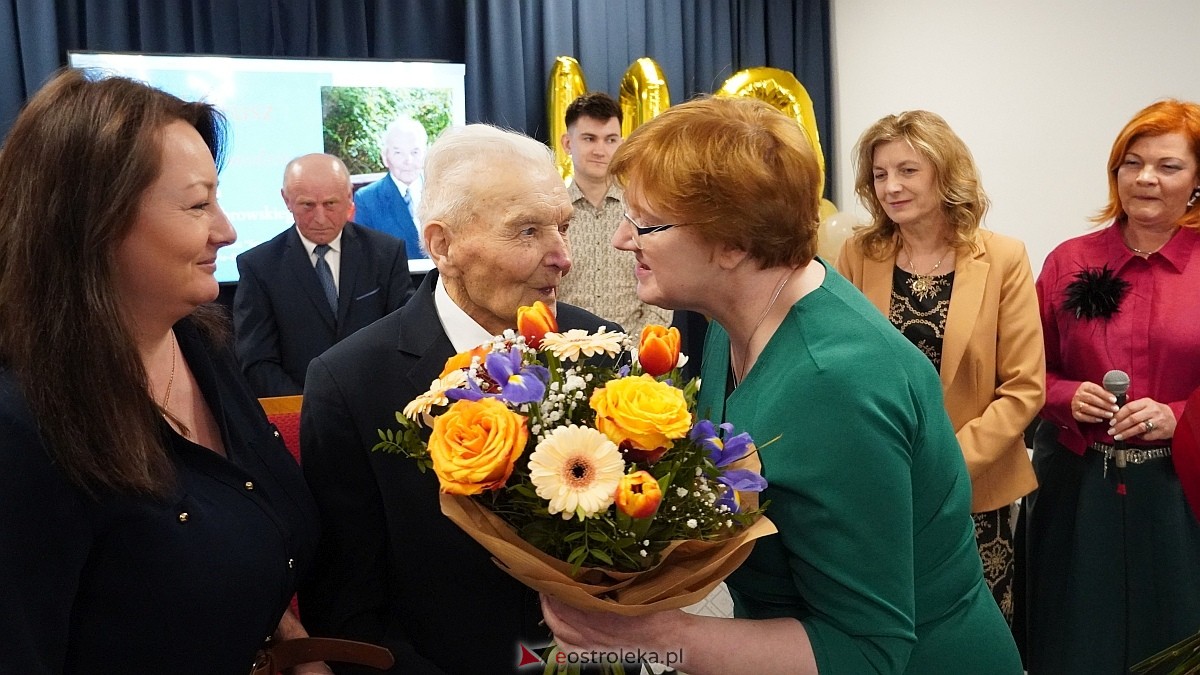 100-ne urodziny Wacława Żebrowskiego z gminy Olszewo-Borki [17.03.2025] - zdjęcie #15 - eOstroleka.pl