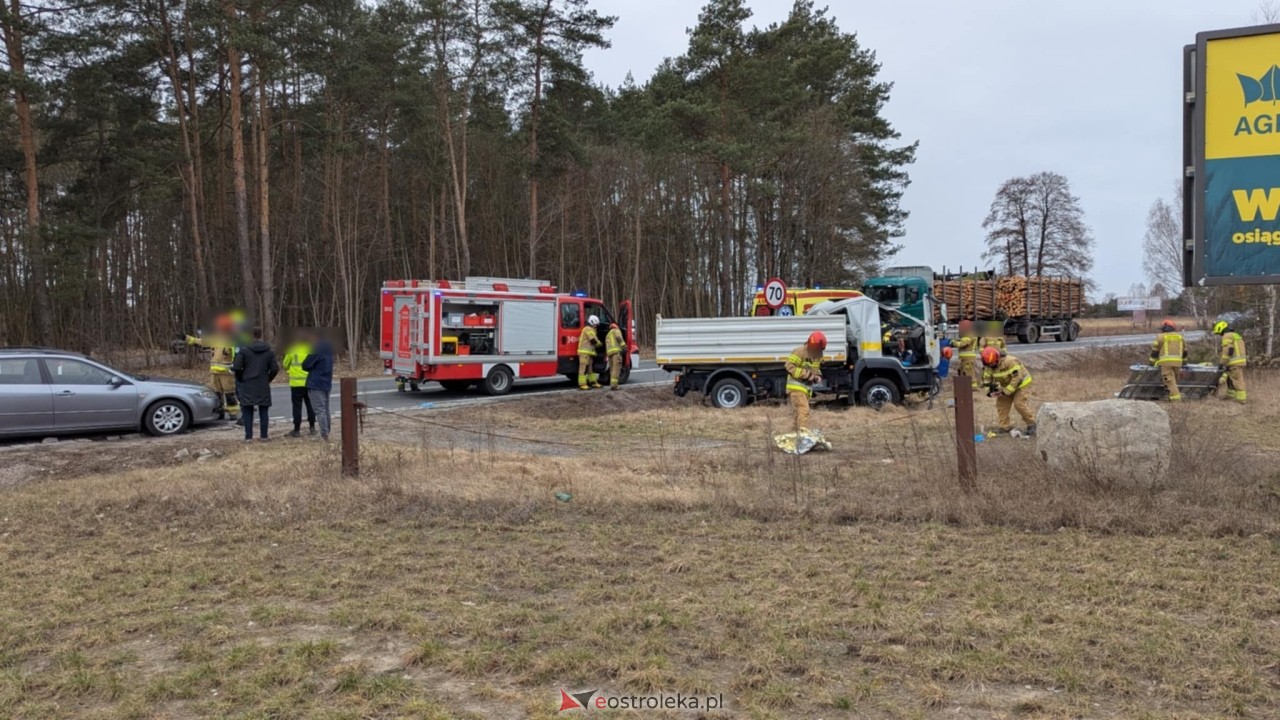 Wypadek w Zabrodziu [18.03.2025] - zdjęcie #24 - eOstroleka.pl