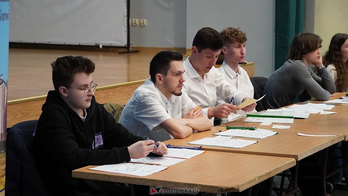 Pocisk 2025 w II LO w Ostrołęce [19.03.2025] - zdjęcie #29 - eOstroleka.pl
