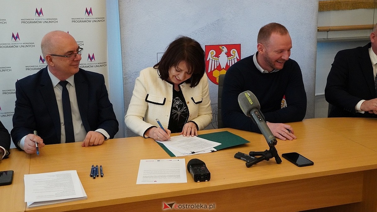 Podpisanie umowy na rozbudowę ścieżki rowerowej wokół Jeziora Krusko [20.03.2025] - zdjęcie #8 - eOstroleka.pl