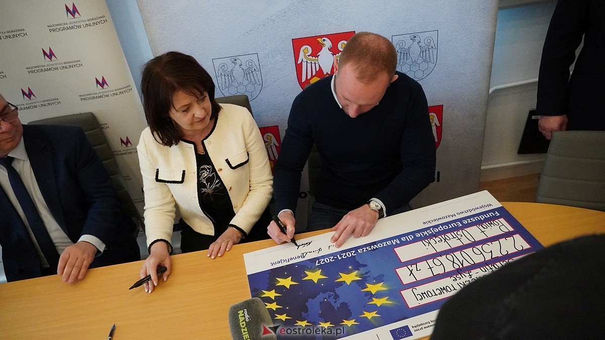 Podpisanie umowy na rozbudowę ścieżki rowerowej wokół Jeziora Krusko [20.03.2025] - zdjęcie #4 - eOstroleka.pl