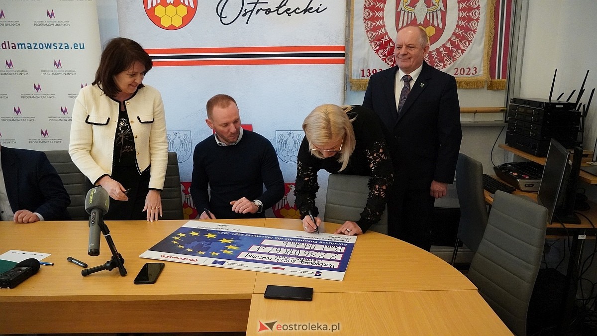 Podpisanie umowy na rozbudowę ścieżki rowerowej wokół Jeziora Krusko [20.03.2025] - zdjęcie #2 - eOstroleka.pl