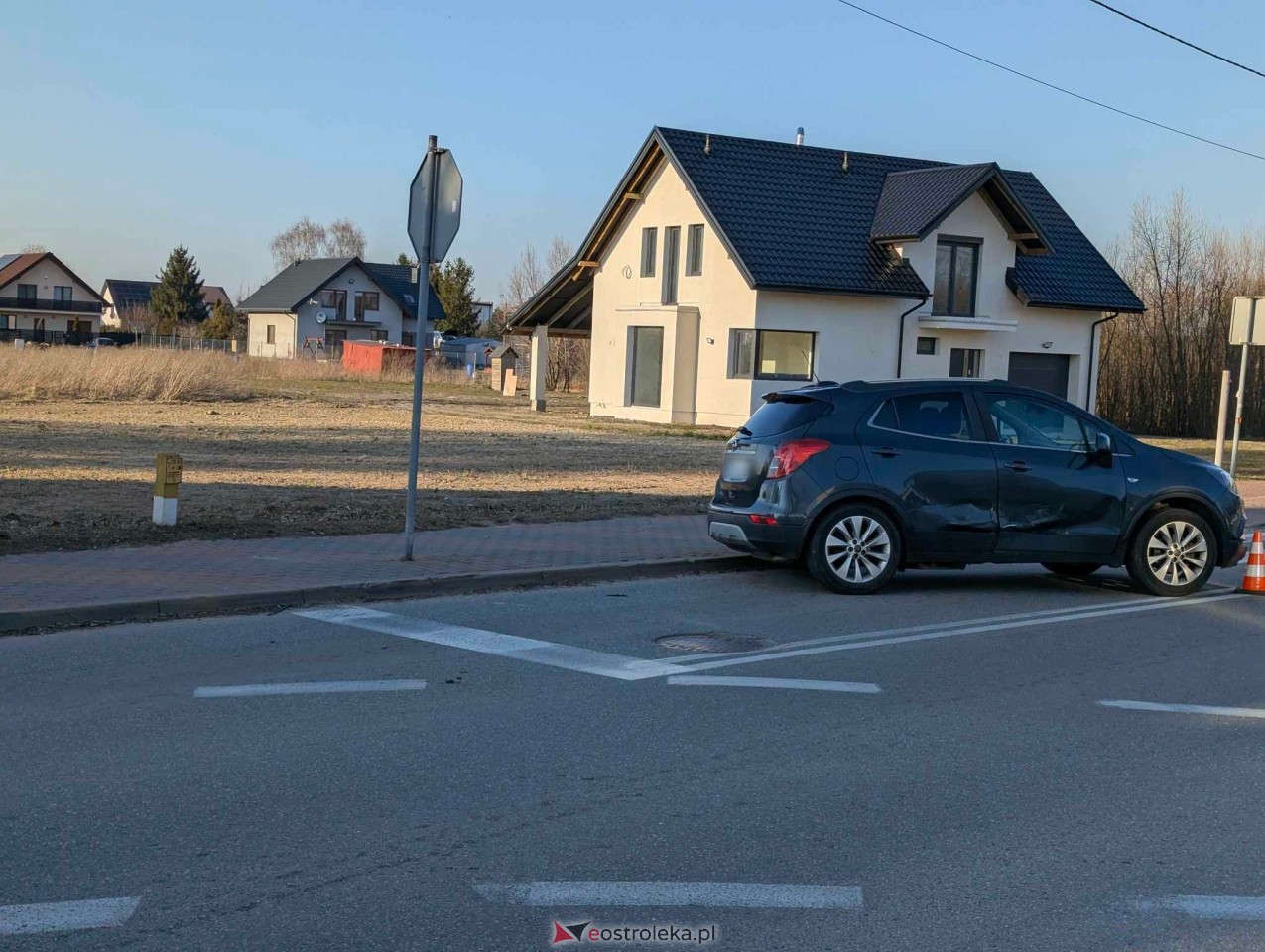Wypadek na skrzyżowaniu Nasypowej z Kaczyńską [20.03.2025] - zdjęcie #11 - eOstroleka.pl