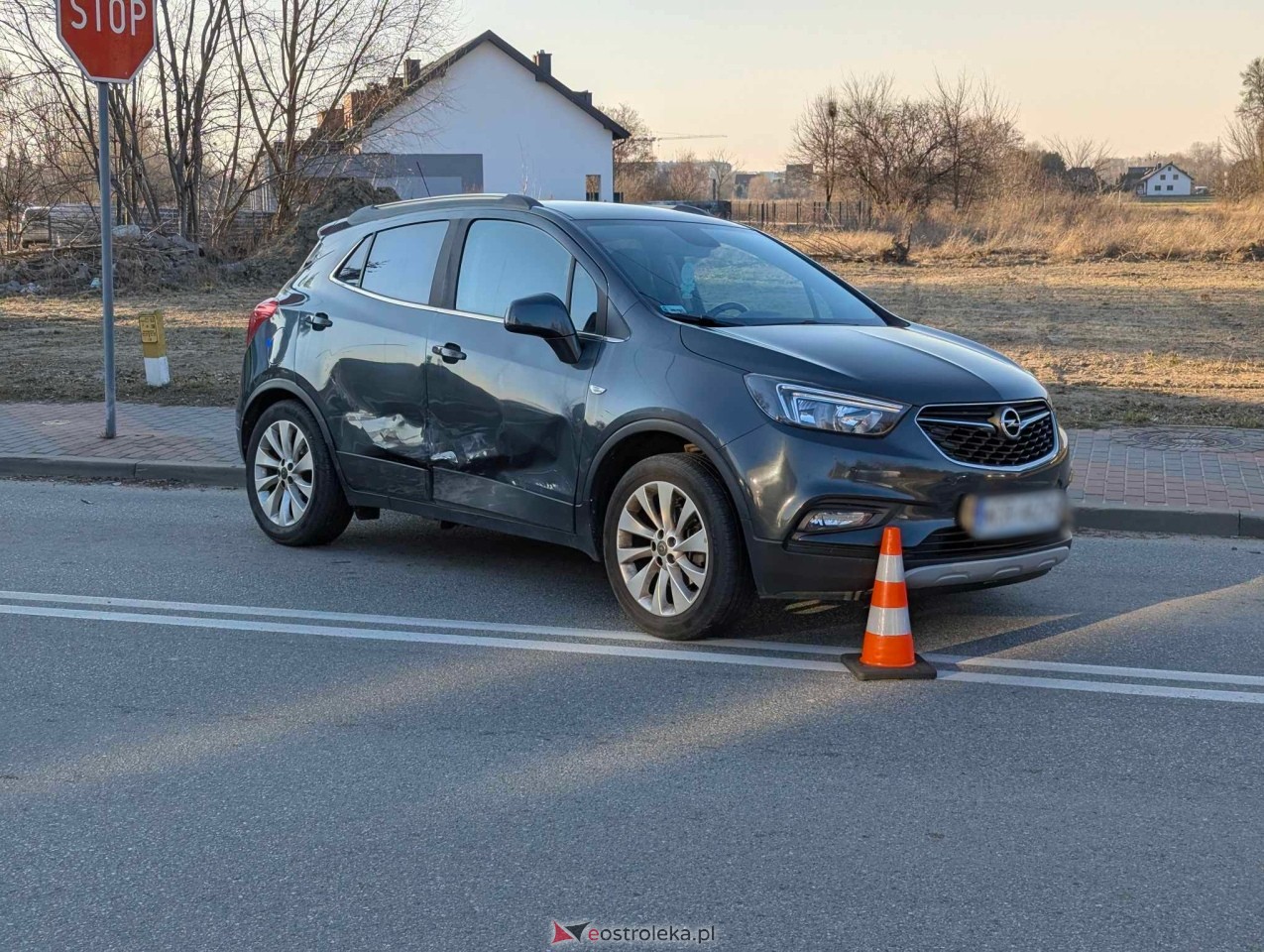 Wypadek na skrzyżowaniu Nasypowej z Kaczyńską [20.03.2025] - zdjęcie #8 - eOstroleka.pl