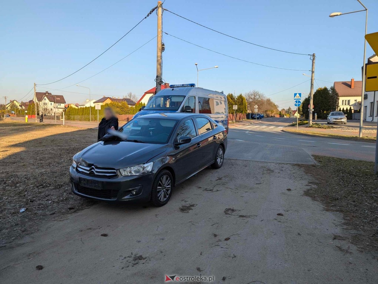 Wypadek na skrzyżowaniu Nasypowej z Kaczyńską [20.03.2025] - zdjęcie #6 - eOstroleka.pl