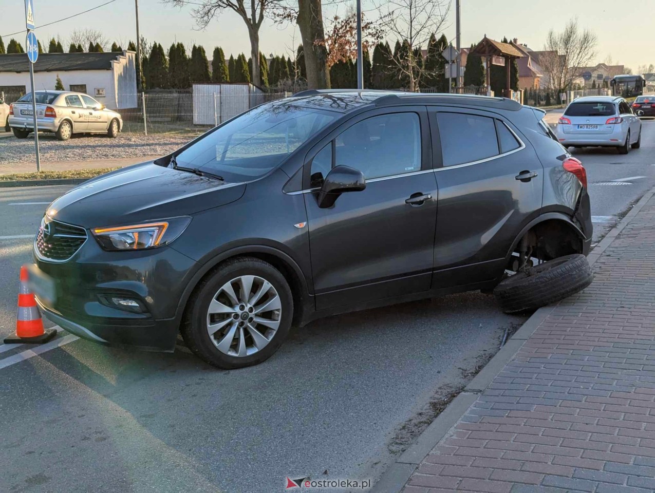 Wypadek na skrzyżowaniu Nasypowej z Kaczyńską [20.03.2025] - zdjęcie #5 - eOstroleka.pl