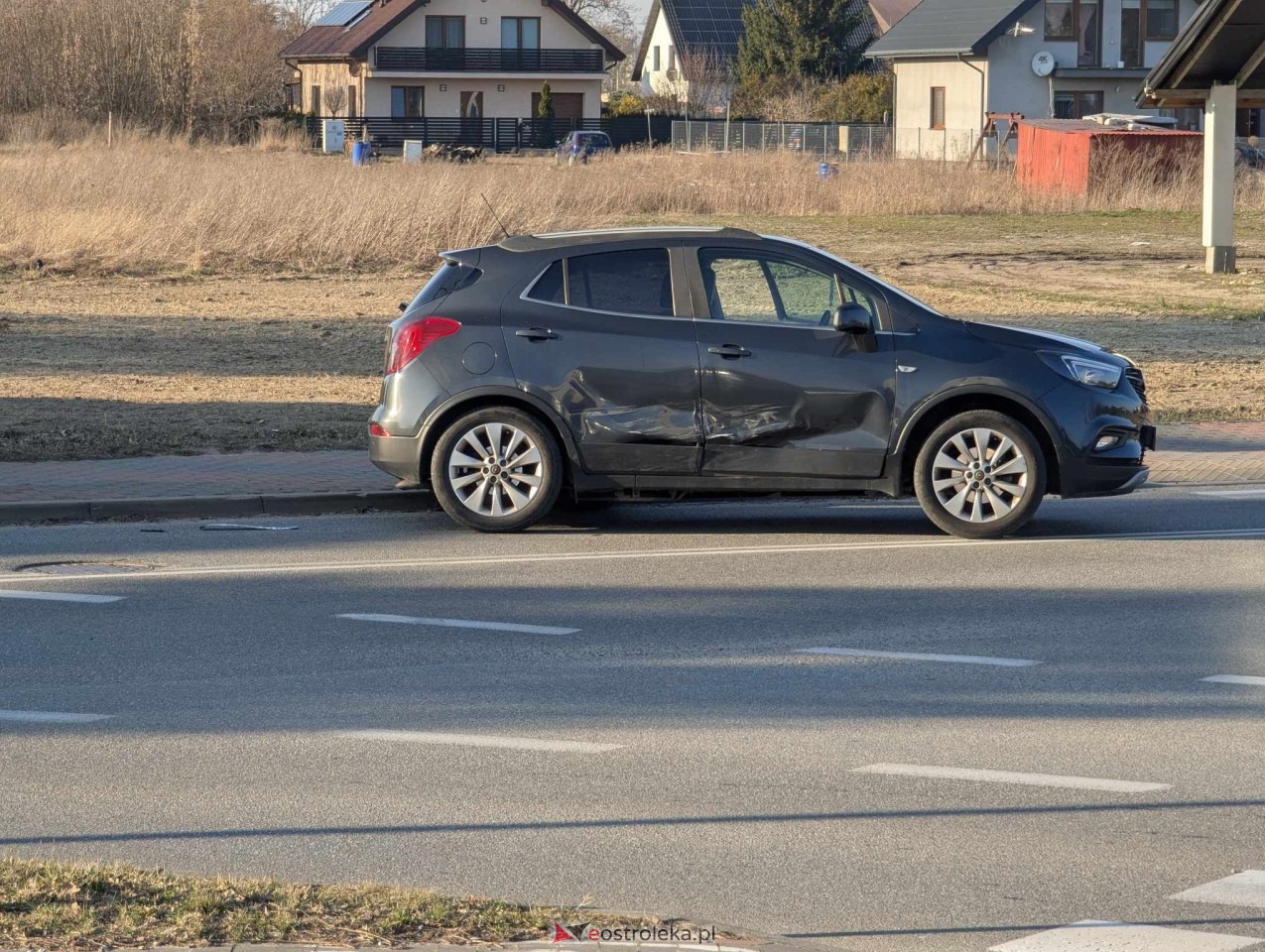 Wypadek na skrzyżowaniu Nasypowej z Kaczyńską [20.03.2025] - zdjęcie #3 - eOstroleka.pl