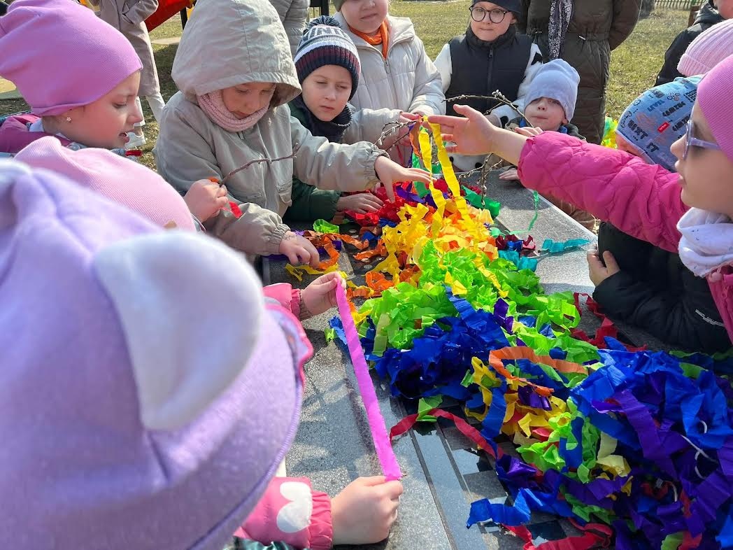 Przywitanie wiosny w Przedszkolu Miejskim nr 5 w Ostrołęce [21.03.2025] - zdjęcie #35 - eOstroleka.pl