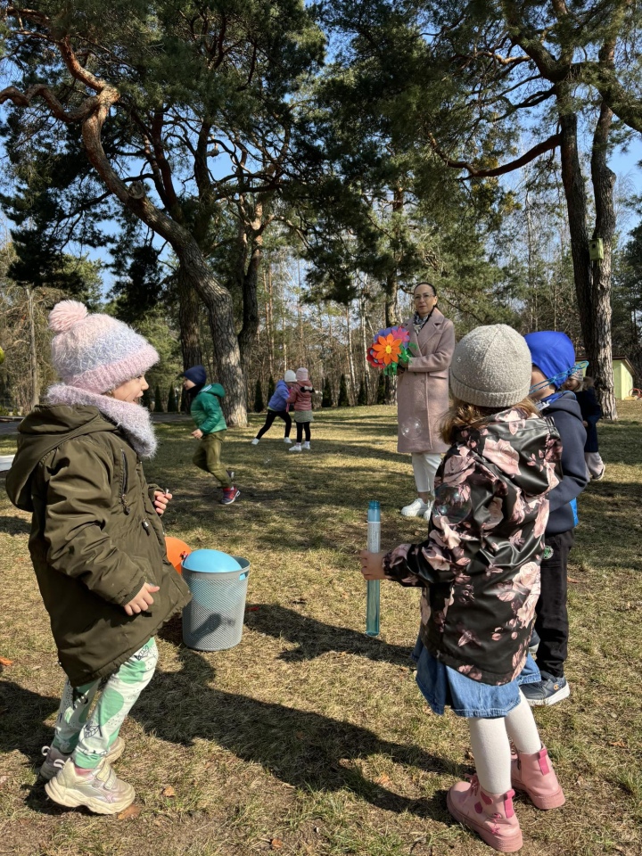Przywitanie wiosny w Przedszkolu Miejskim nr 5 w Ostrołęce [21.03.2025] - zdjęcie #33 - eOstroleka.pl