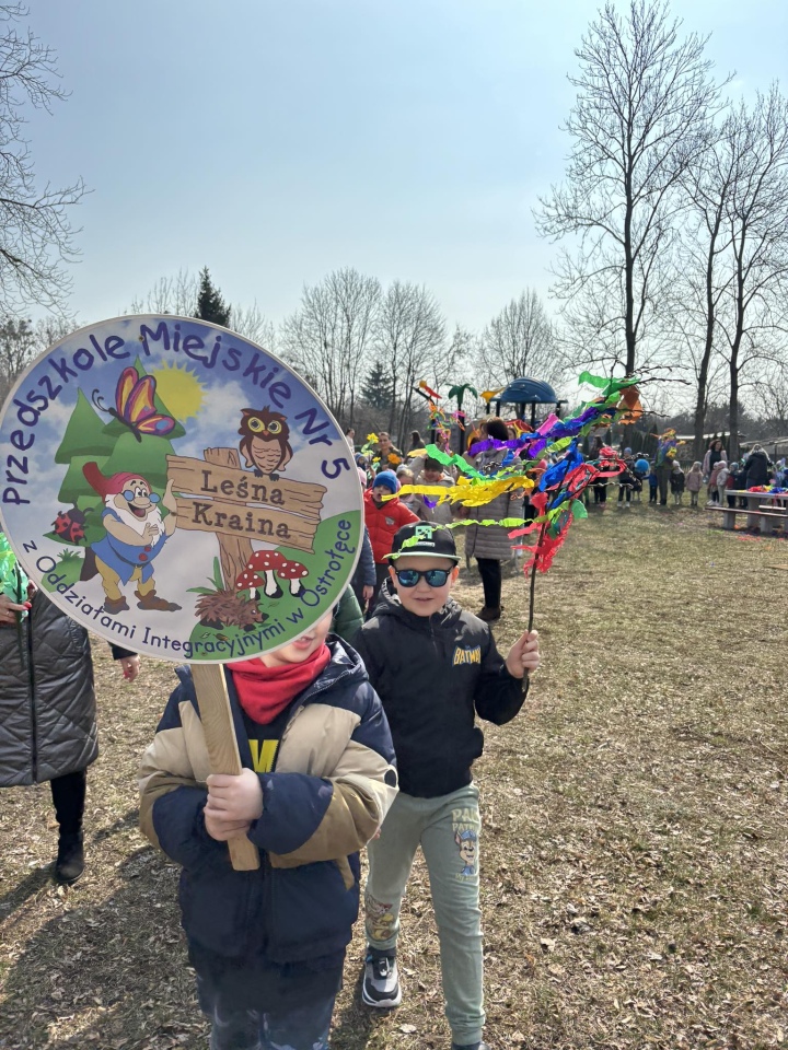 Przywitanie wiosny w Przedszkolu Miejskim nr 5 w Ostrołęce [21.03.2025] - zdjęcie #32 - eOstroleka.pl