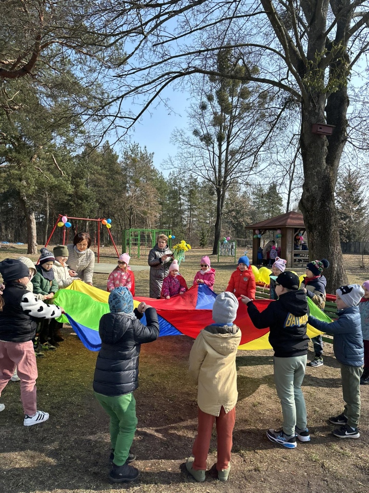 Przywitanie wiosny w Przedszkolu Miejskim nr 5 w Ostrołęce [21.03.2025] - zdjęcie #28 - eOstroleka.pl