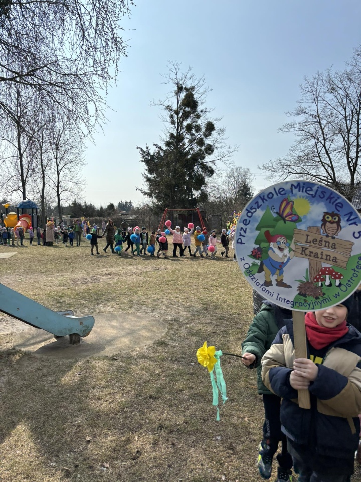 Przywitanie wiosny w Przedszkolu Miejskim nr 5 w Ostrołęce [21.03.2025] - zdjęcie #24 - eOstroleka.pl