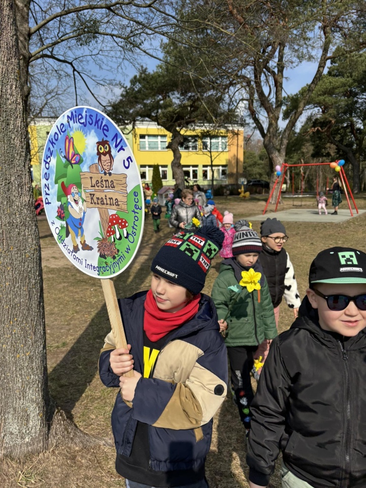 Przywitanie wiosny w Przedszkolu Miejskim nr 5 w Ostrołęce [21.03.2025] - zdjęcie #20 - eOstroleka.pl