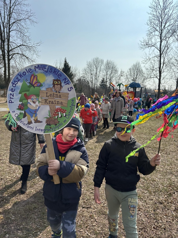 Przywitanie wiosny w Przedszkolu Miejskim nr 5 w Ostrołęce [21.03.2025] - zdjęcie #11 - eOstroleka.pl