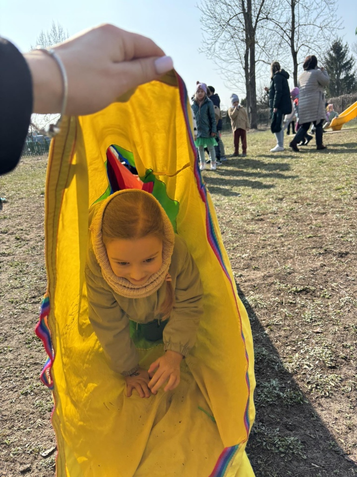Przywitanie wiosny w Przedszkolu Miejskim nr 5 w Ostrołęce [21.03.2025] - zdjęcie #8 - eOstroleka.pl