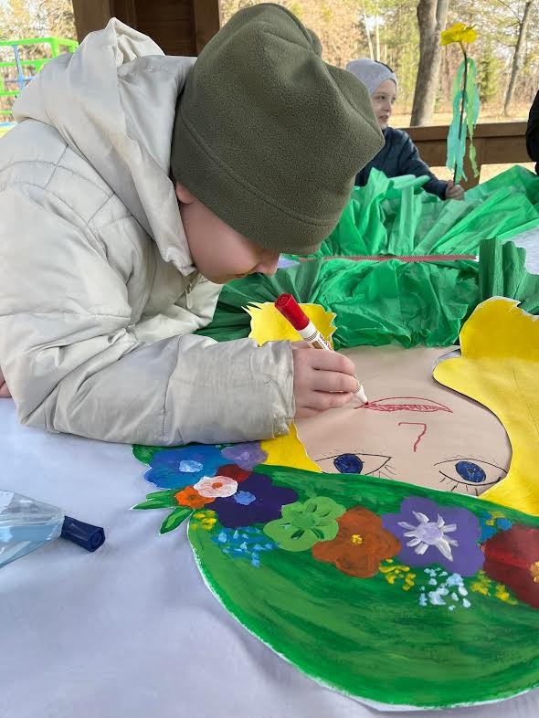 Przywitanie wiosny w Przedszkolu Miejskim nr 5 w Ostrołęce [21.03.2025] - zdjęcie #1 - eOstroleka.pl