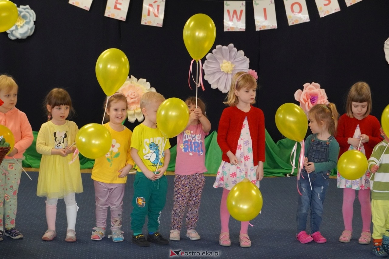 Przywitanie wiosny w Przedszkolu Miejskim nr 5 w Ostrołęce [21.03.2025] - zdjęcie #60 - eOstroleka.pl