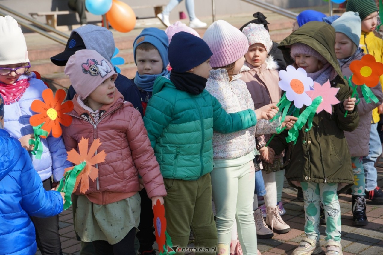 Przywitanie wiosny w Przedszkolu Miejskim nr 5 w Ostrołęce [21.03.2025] - zdjęcie #44 - eOstroleka.pl