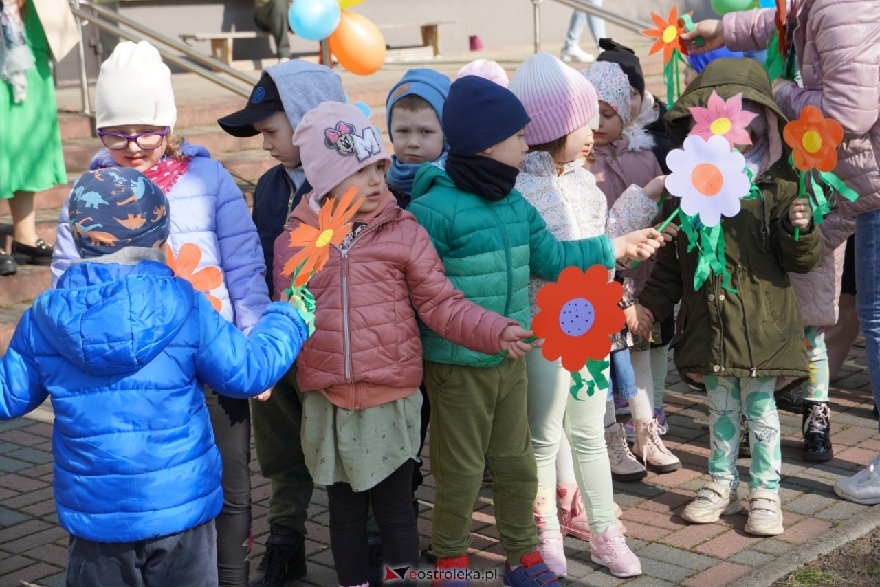 Przywitanie wiosny w Przedszkolu Miejskim nr 5 w Ostrołęce [21.03.2025] - zdjęcie #43 - eOstroleka.pl